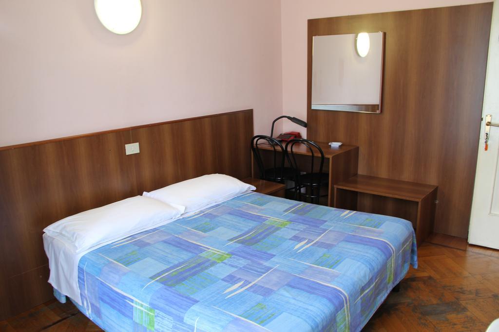 Hotel Rallye Милано Екстериор снимка