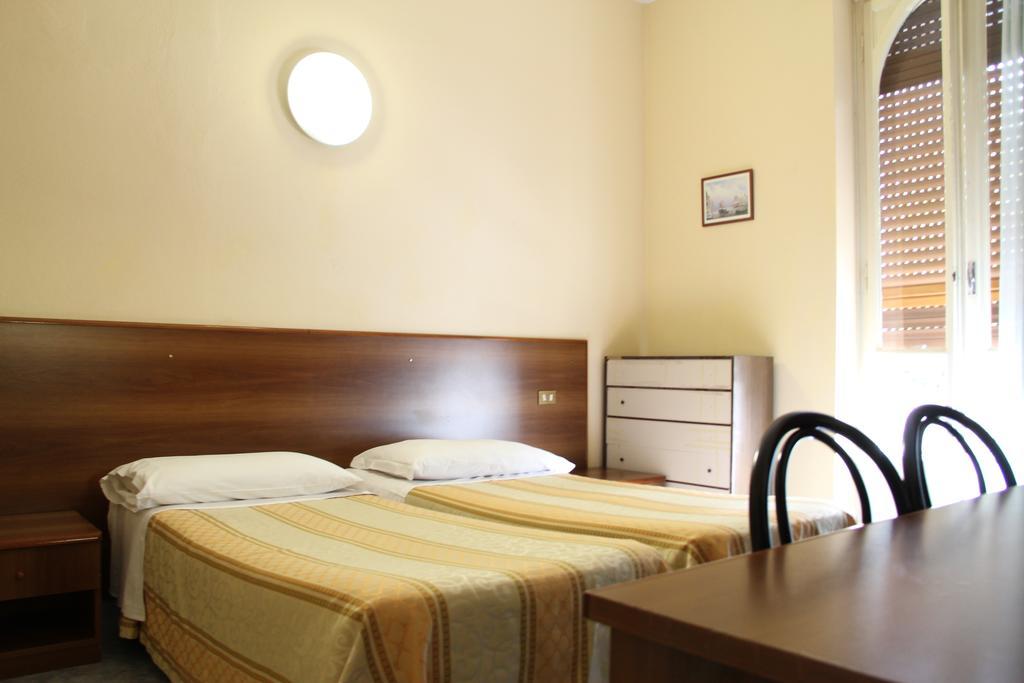 Hotel Rallye Милано Екстериор снимка