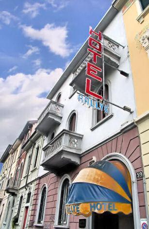 Hotel Rallye Милано Екстериор снимка